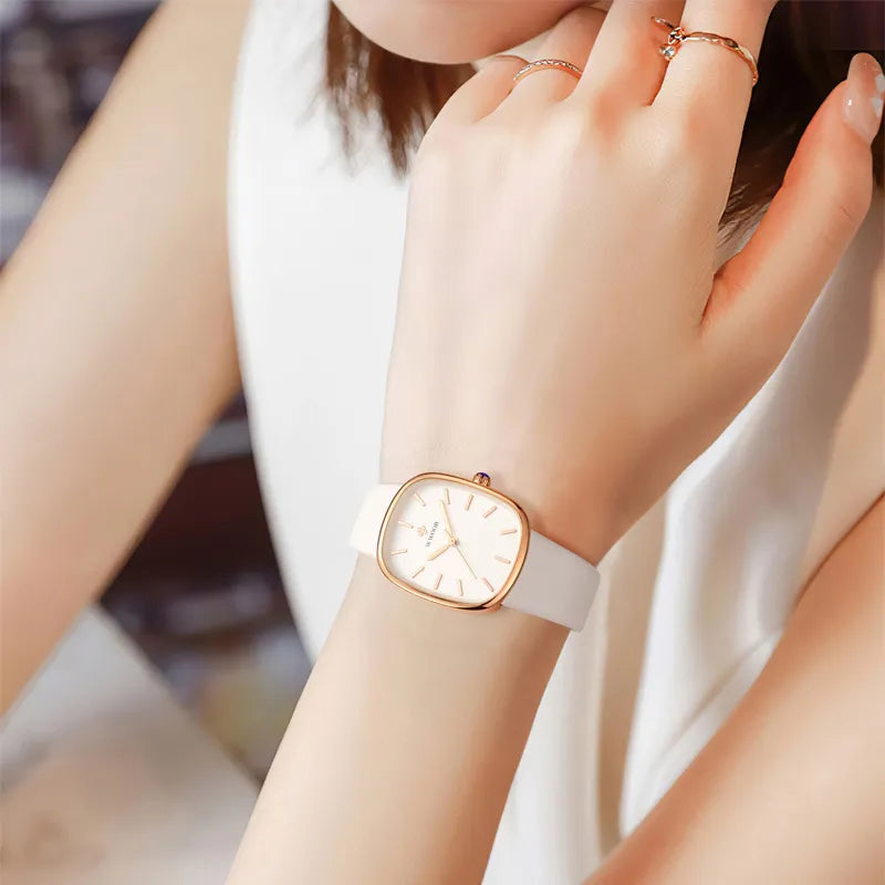 Relógio feminino pulseira em couro minimalista elegante